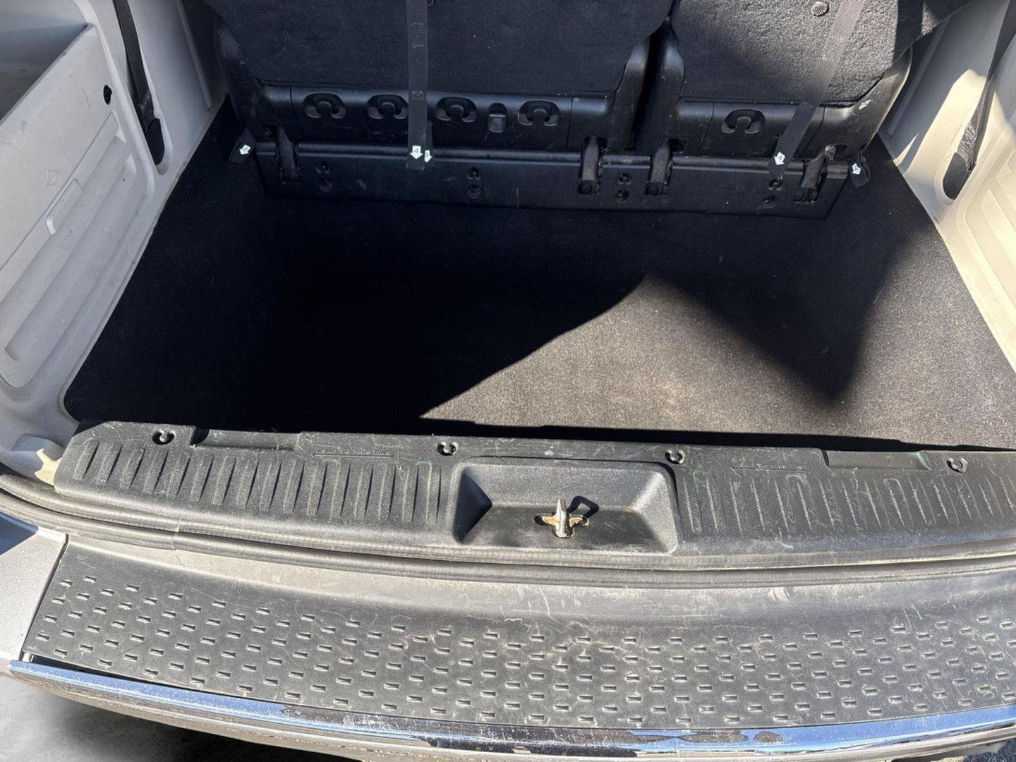 Used 2015 Chrysler Town & Country Touring FWD image 26