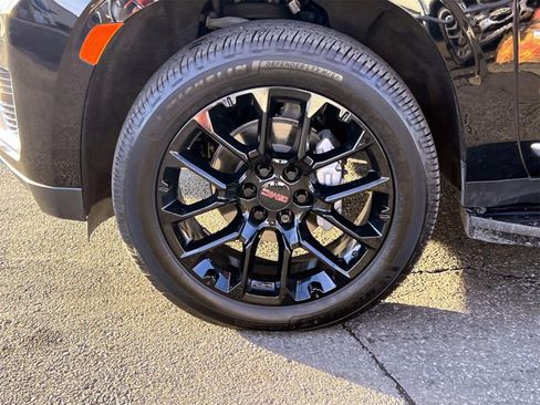 Used 2023 GMC Yukon XL SLT image 8