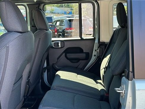 Used 2024 Jeep Wrangler Unlimited image 24