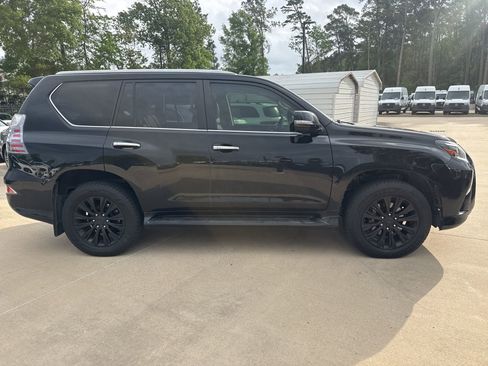 Used 2020 Lexus GX 460 Luxury w/ Accessory Package image 3