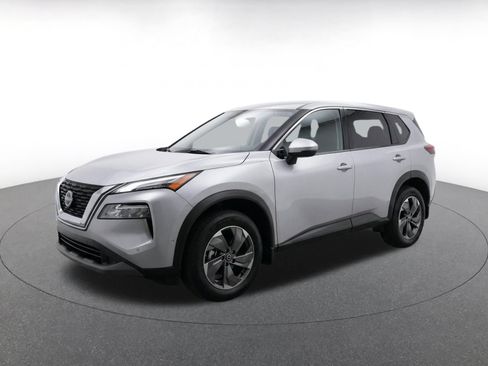 Used 2025 Nissan Rogue SV FWD image 3