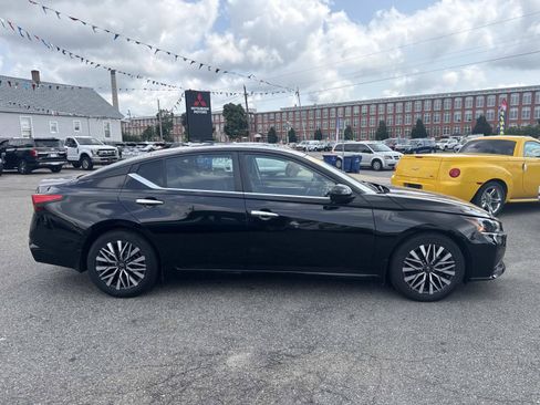 Used 2023 Nissan Altima 2.5 SV FWD image 9