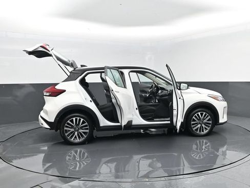 Used 2023 Nissan Kicks SV FWD image 27