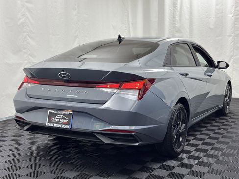 Used 2022 Hyundai Elantra SEL w/ Convenience Package FWD image 10