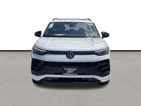 New 2025 Volkswagen Tiguan SE R-Line image 2