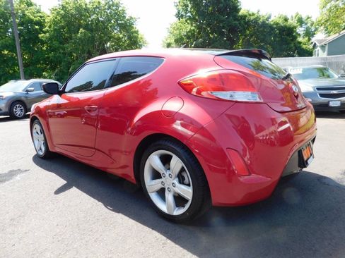Used 2014 Hyundai Veloster w/ Style Package 02 FWD image 3