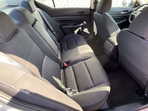 Used 2024 Nissan Altima 2.5 SV image 11