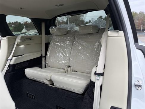 Used 2025 Land Rover Range Rover Long Wheelbase SE image 36