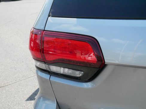 Used 2019 Jeep Grand Cherokee Altitude AWD/4WD image 17