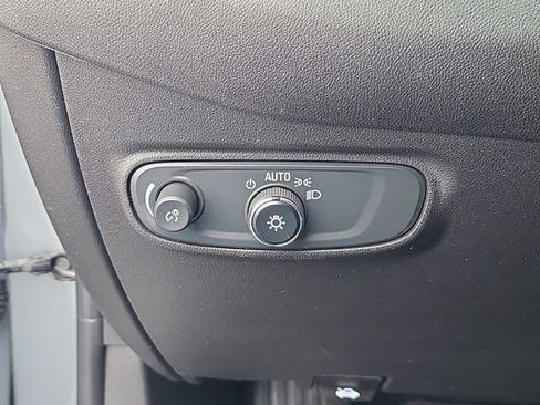 Used 2023 Chevrolet Equinox LT image 10