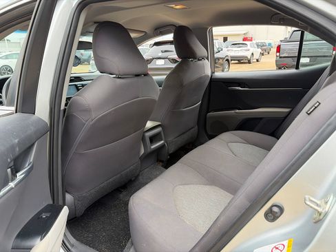 Used 2018 Toyota Camry LE FWD image 3