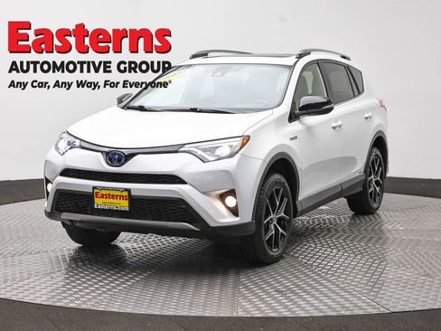 Used 2018 Toyota RAV4 SE AWD/4WD image 1