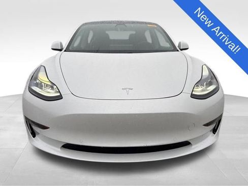 Used 2021 Tesla Model 3 Standard Range Plus image 2