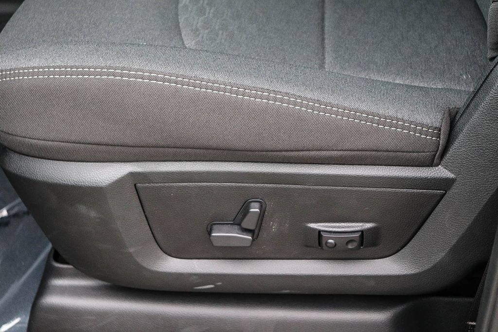 New 2026 RAM 3500 Big Horn AWD/4WD image 25