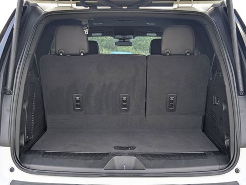 Used 2023 Chevrolet Tahoe LT w/ Luxury Package RWD image 15