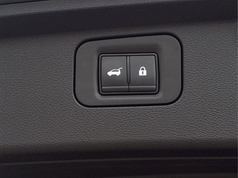 Used 2025 Nissan Armada SL AWD/4WD image 6