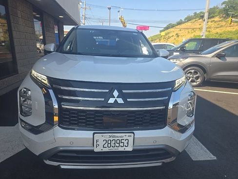 Used 2025 Mitsubishi Outlander SE AWD/4WD image 2