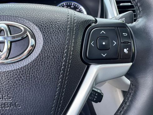 Used 2016 Toyota Highlander XLE AWD/4WD image 28
