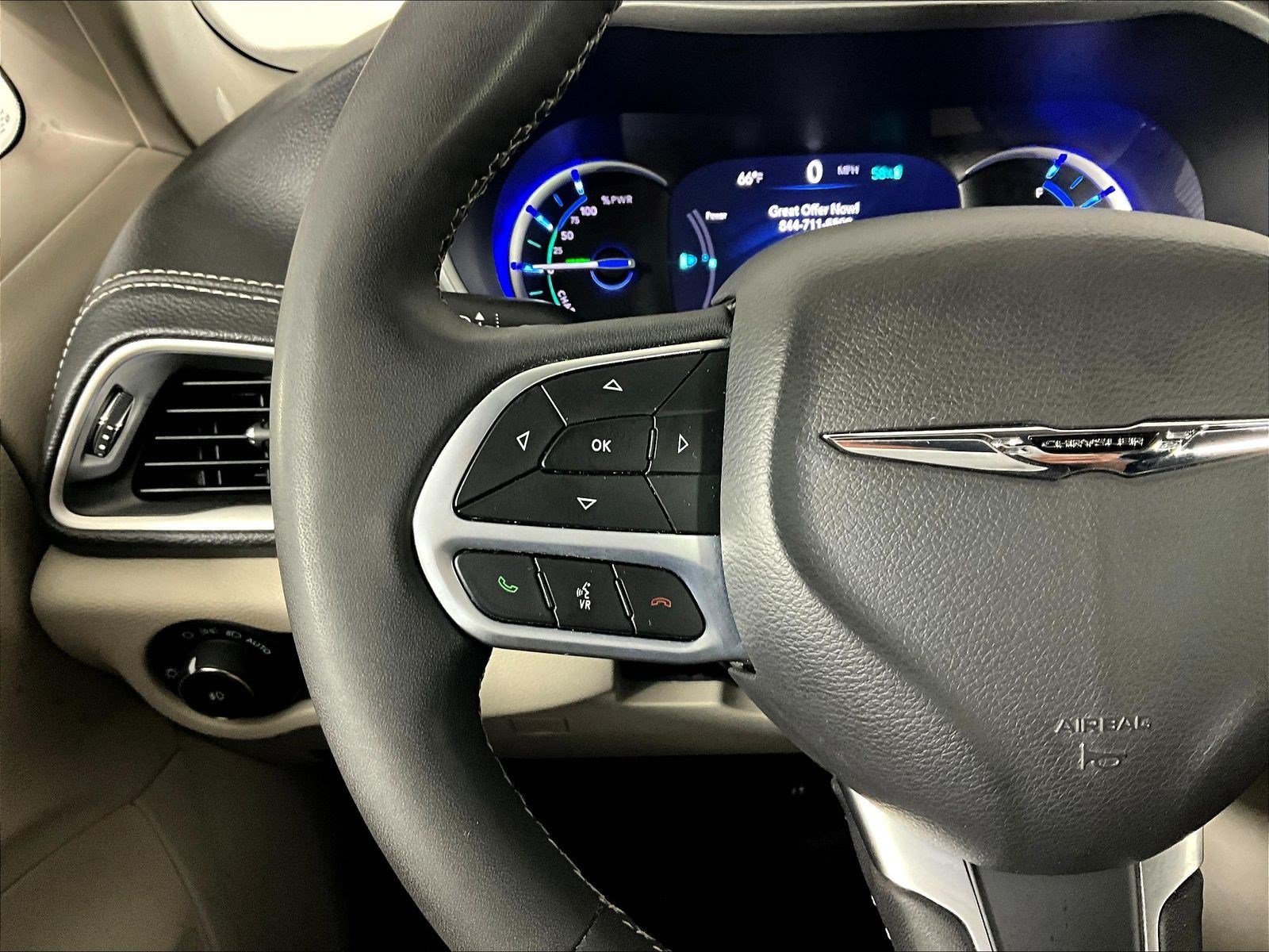 Used 2024 Chrysler Pacifica Limited FWD image 11