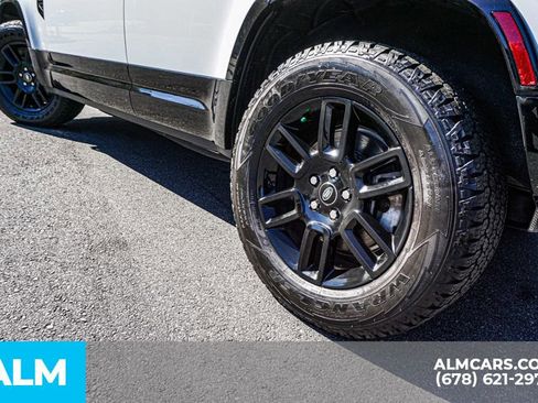 Used 2023 Land Rover Defender 110 X-Dynamic SE image 16