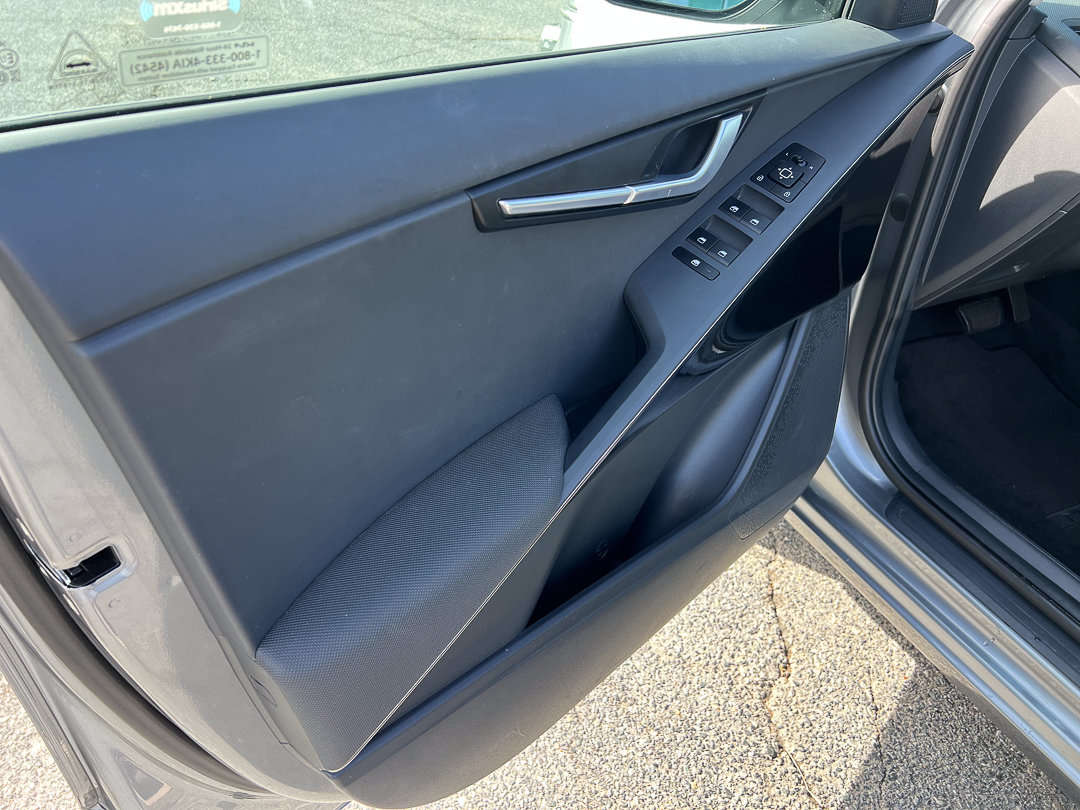 Used 2025 Kia Niro EX FWD image 14