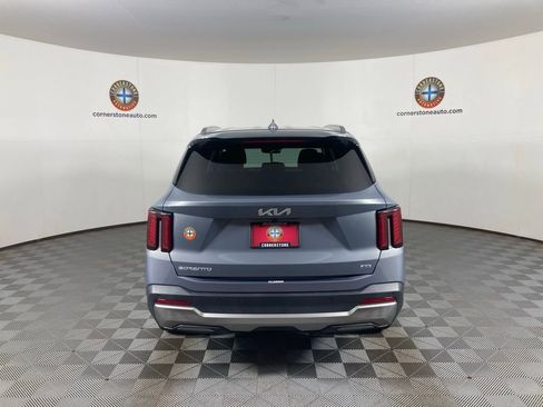 Certified 2024 Kia Sorento S image 21