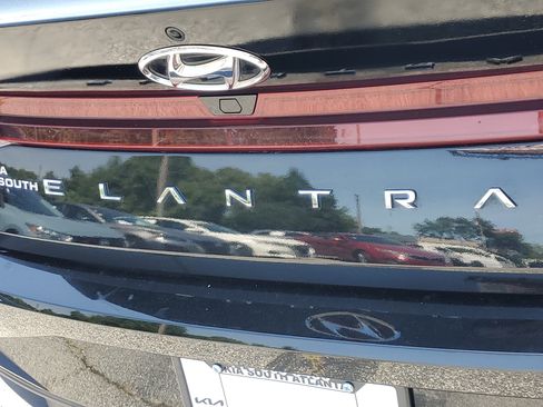 Used 2023 Hyundai Elantra SEL FWD image 8