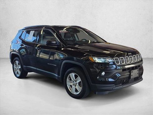 Used 2022 Jeep Compass Latitude w/ Convenience Group AWD/4WD image 3