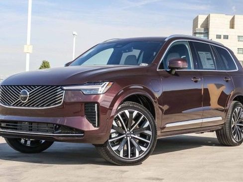 New 2026 Volvo XC90 T8 Plus image 1