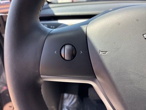 Used 2023 Tesla Model Y Long Range AWD/4WD image 26
