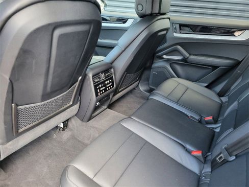 Used 2025 Porsche Cayenne image 13
