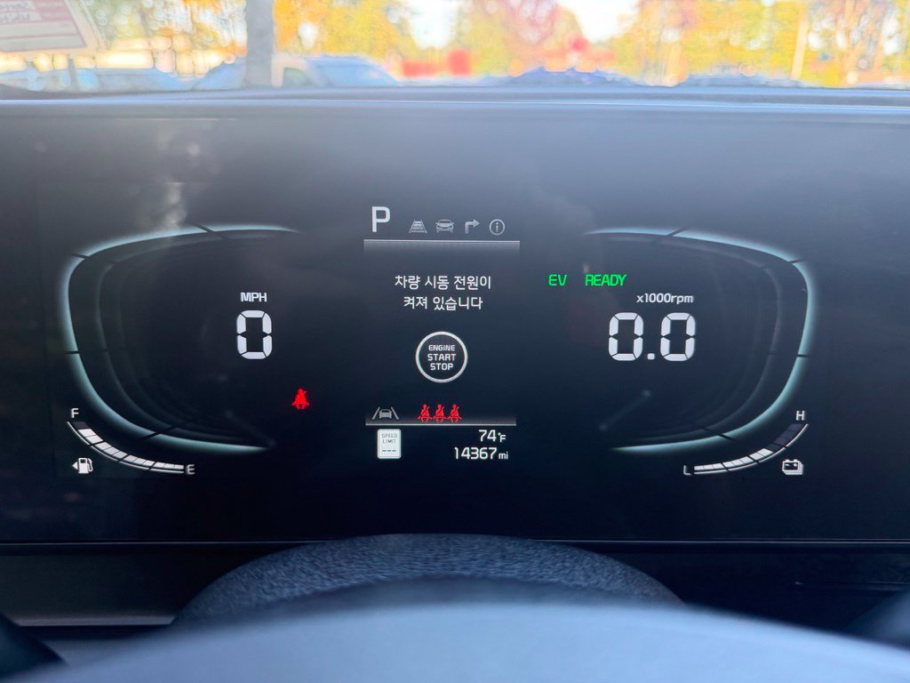 Used 2025 Kia Sportage EX AWD/4WD image 18