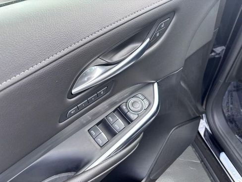 Used 2025 Cadillac XT4 Premium Luxury image 13