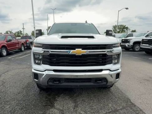 Used 2024 Chevrolet Silverado 2500 LT AWD/4WD image 3