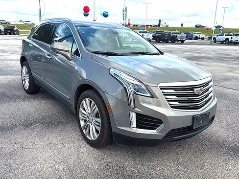 Used 2019 Cadillac XT5 Premium Luxury w/ Driver Assist Package FWD image 3