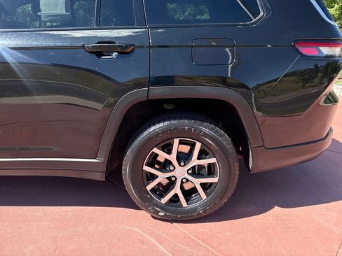 Used 2024 Jeep Grand Cherokee L Limited w/ Luxury Tech Group II AWD/4WD image 38