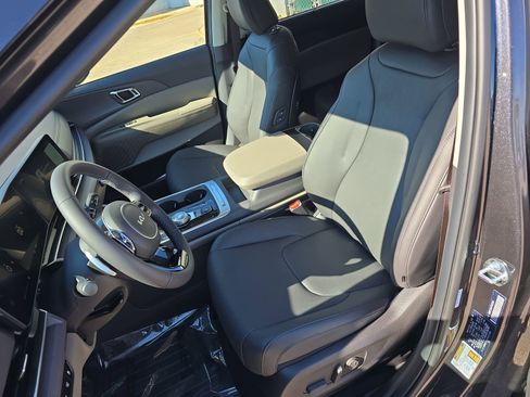 New 2026 Kia Carnival EX image 17