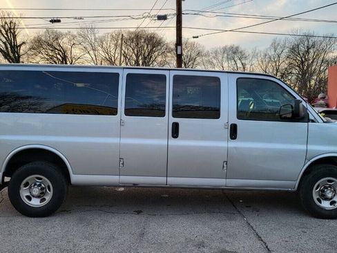 Used 2018 Chevrolet Express 3500 LT w/ LT Preferred Equipment Group RWD image 8