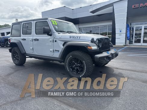 Used 2023 Jeep Wrangler Unlimited w/ Cold Weather Group AWD/4WD image 1