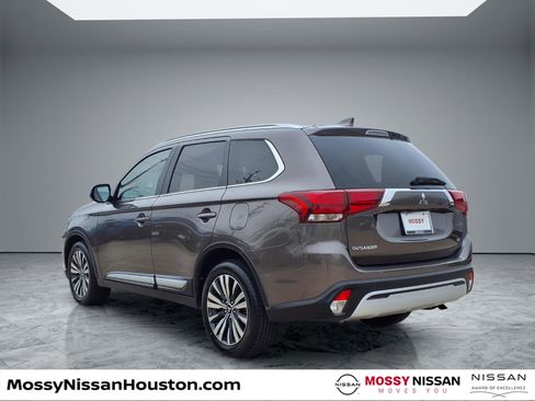 Used 2020 Mitsubishi Outlander SEL image 2