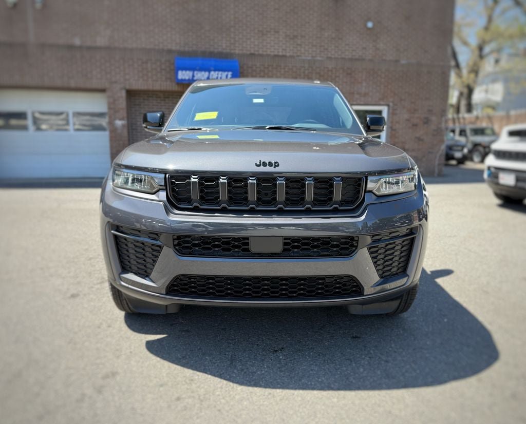 New 2026 Jeep Grand Cherokee Altitude AWD/4WD image 2