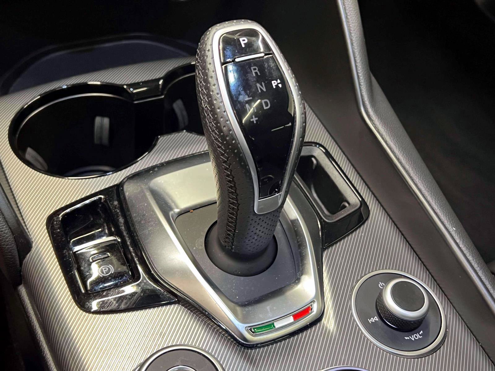 Used 2024 Alfa Romeo Giulia Ti AWD/4WD image 27