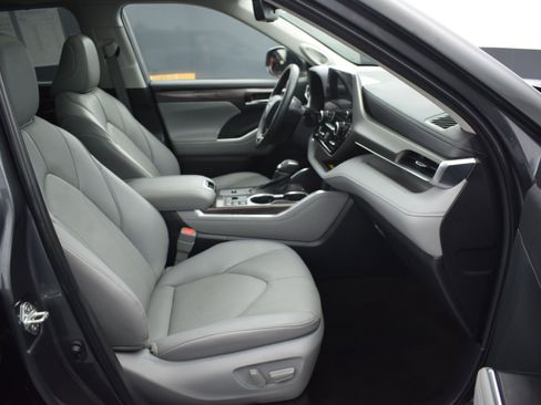 Used 2023 Toyota Highlander Limited AWD/4WD image 10