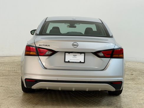 Used 2025 Nissan Altima 2.5 SV FWD image 10