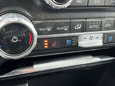 Used 2023 Ford F150 Lariat image 23