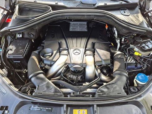 Used 2016 Mercedes-Benz GL 550 4MATIC image 26