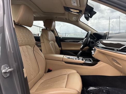 Used 2022 BMW 740i w/ Premium Package RWD image 25