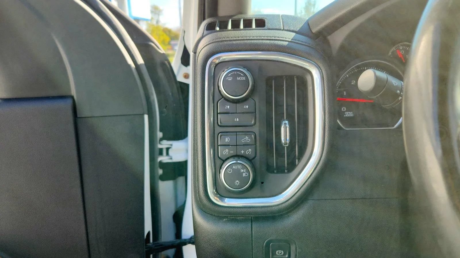 Used 2023 Chevrolet Silverado 2500 LT w/ Convenience Package AWD/4WD image 13