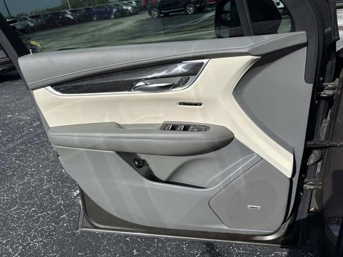 Used 2020 Cadillac XT6 Premium Luxury image 18