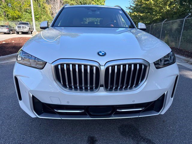 Certified 2024 BMW X5 xDrive40i w/ Premium Package AWD/4WD image 2